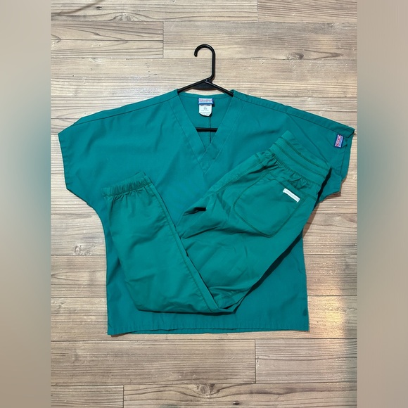 Cherokee women scrubs set - Picture 1 of 9